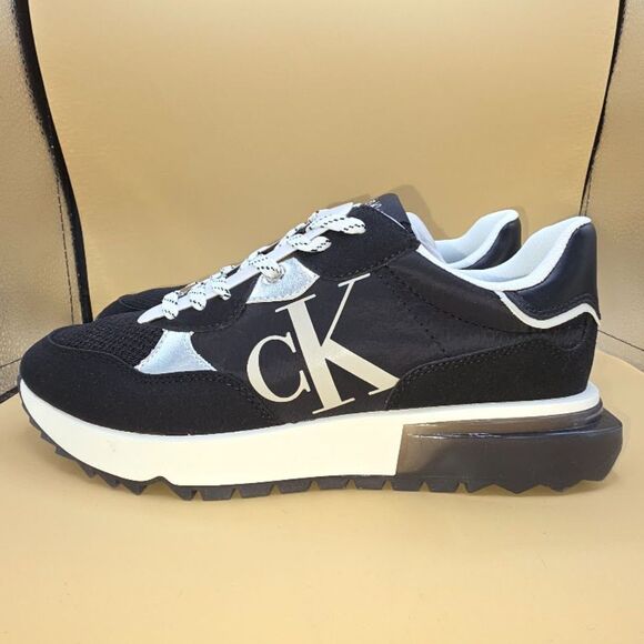 Calvin Klein Women's Magalee sneaker, Black & White Size: 8M - Picture 2 of 9